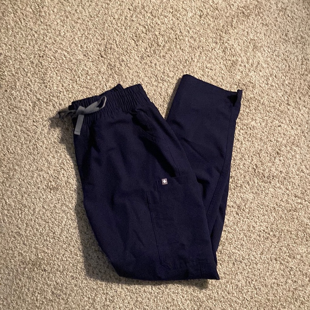 Figs navy petite scrunchy elastic scrubs!